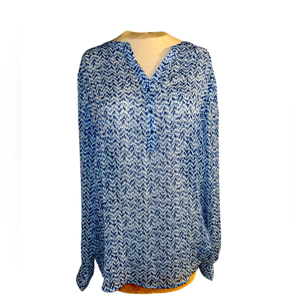 Liz Claiborne Women's Blue Geometric 1/4 button Long Sleeve Bouse Size L
